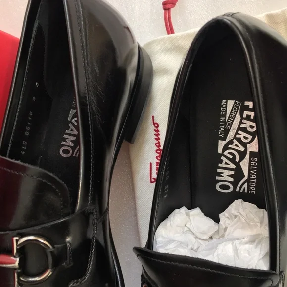 Salvatore Ferragamo Black Leather Men's Loafers. Made in Italy. Side 9